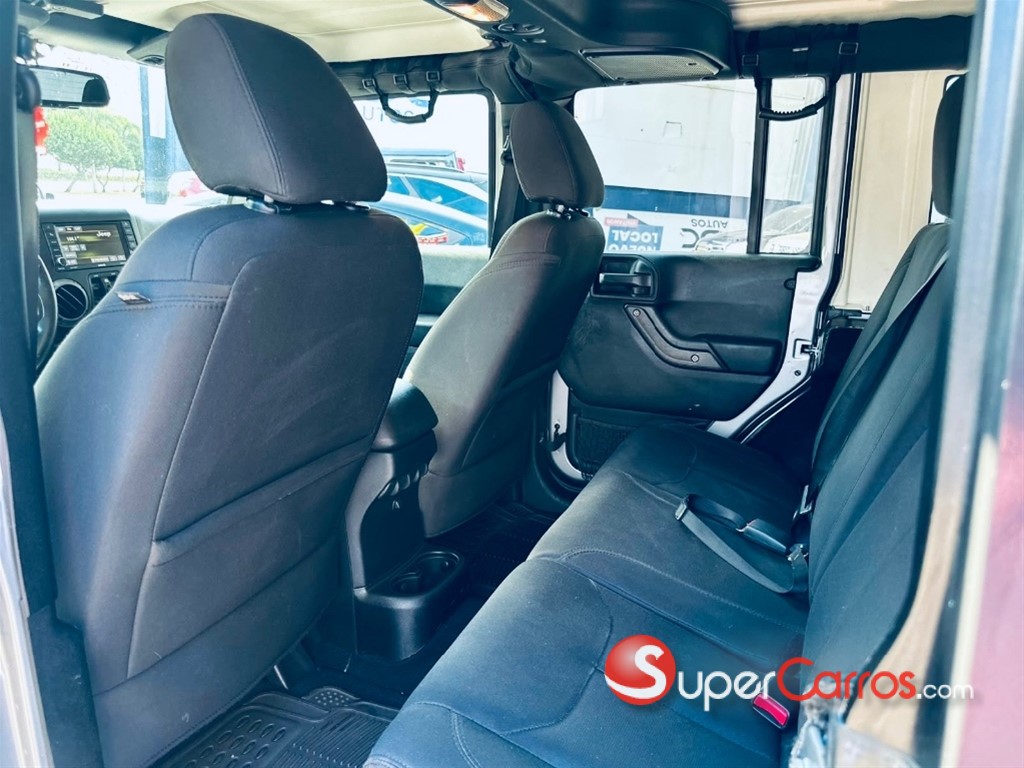 2017 Jeep Wrangler Sahara Unlimited — foto 9 / 10
