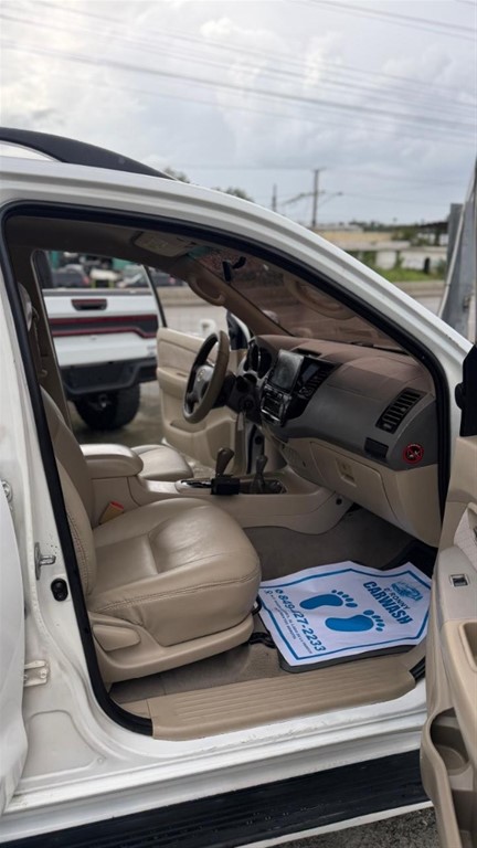 2008 Toyota Fortuner — foto 2 / 10
