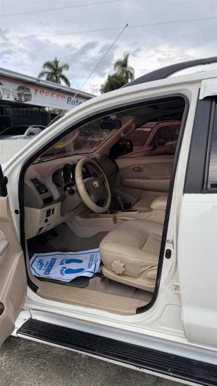 2008 Toyota Fortuner — foto 5 / 10