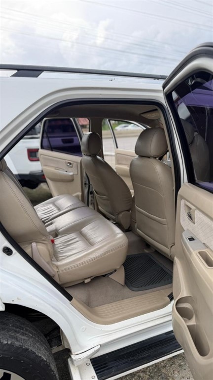 2008 Toyota Fortuner — foto 8 / 10
