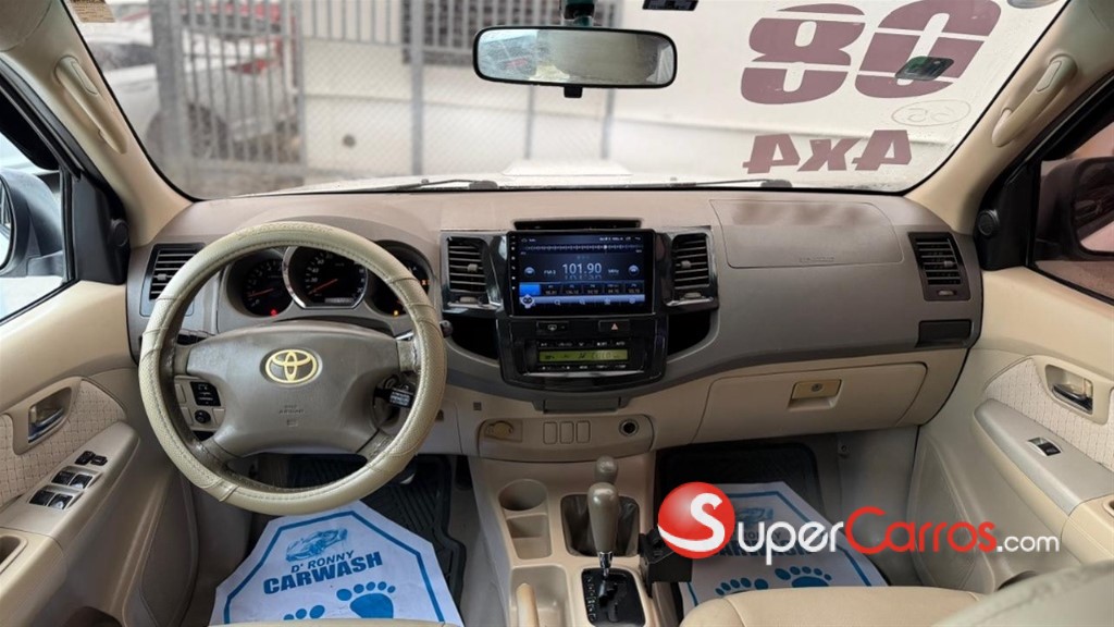 2008 Toyota Fortuner — foto 9 / 10