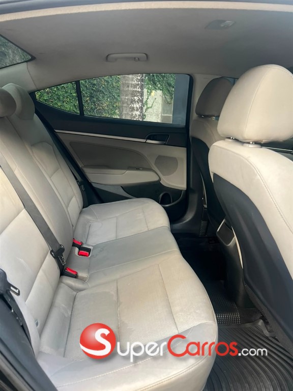 2017 Hyundai Elantra SE — foto 6 / 10