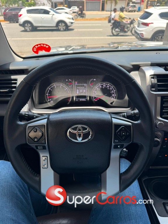2020 Toyota 4 Runner Limited — foto 6 / 11