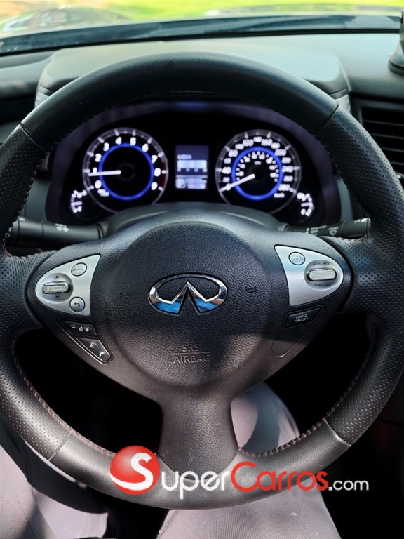 2015 Infiniti QX-70 — foto 9 / 10