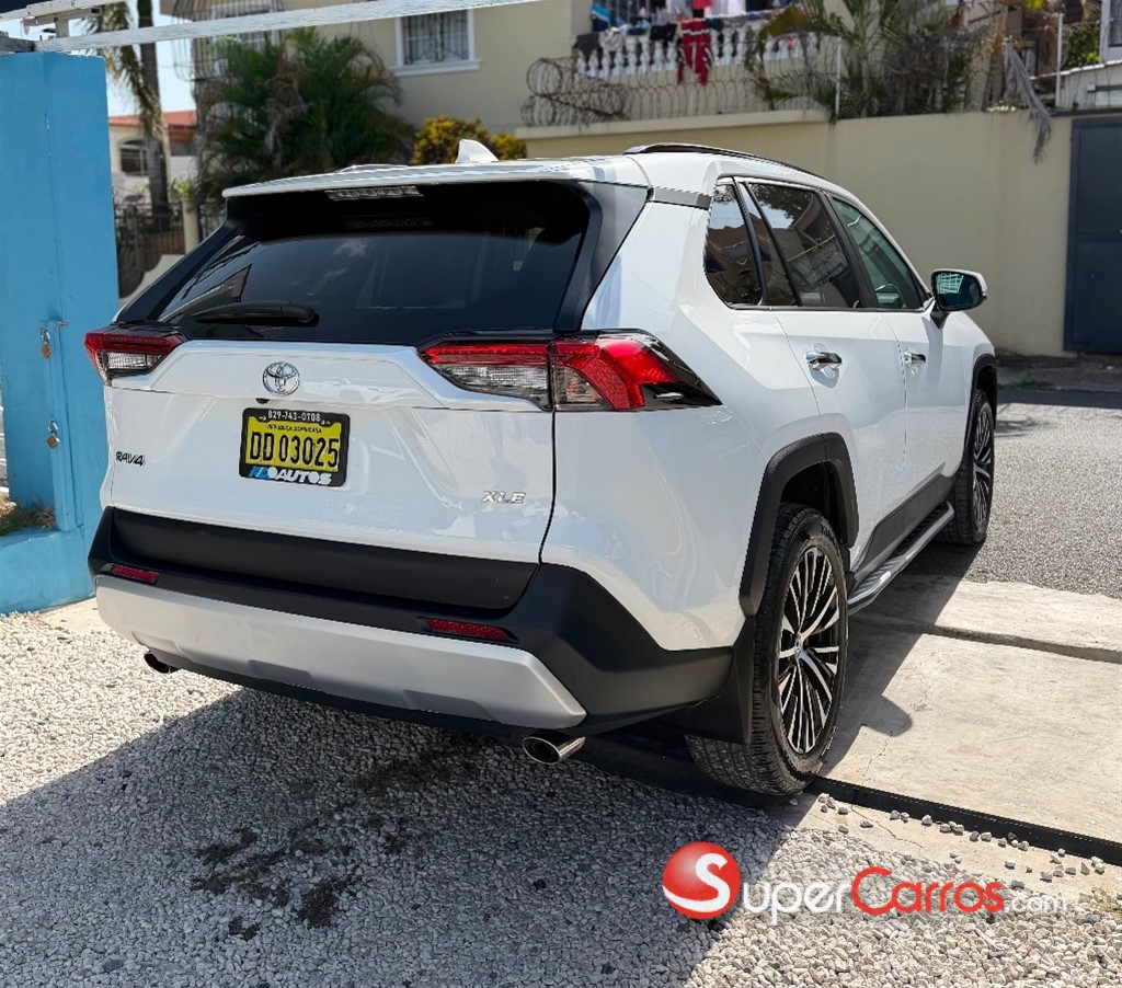 2023 Toyota RAV4 XLE Premium — foto 5 / 9