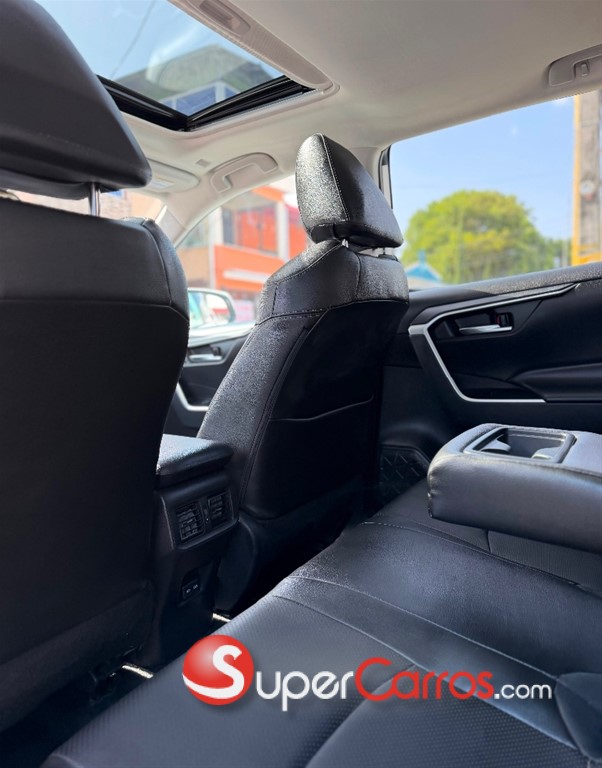 2023 Toyota RAV4 XLE Premium — foto 6 / 9