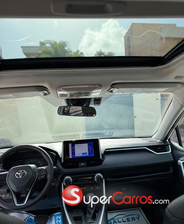 2023 Toyota RAV4 XLE Premium — foto 8 / 9