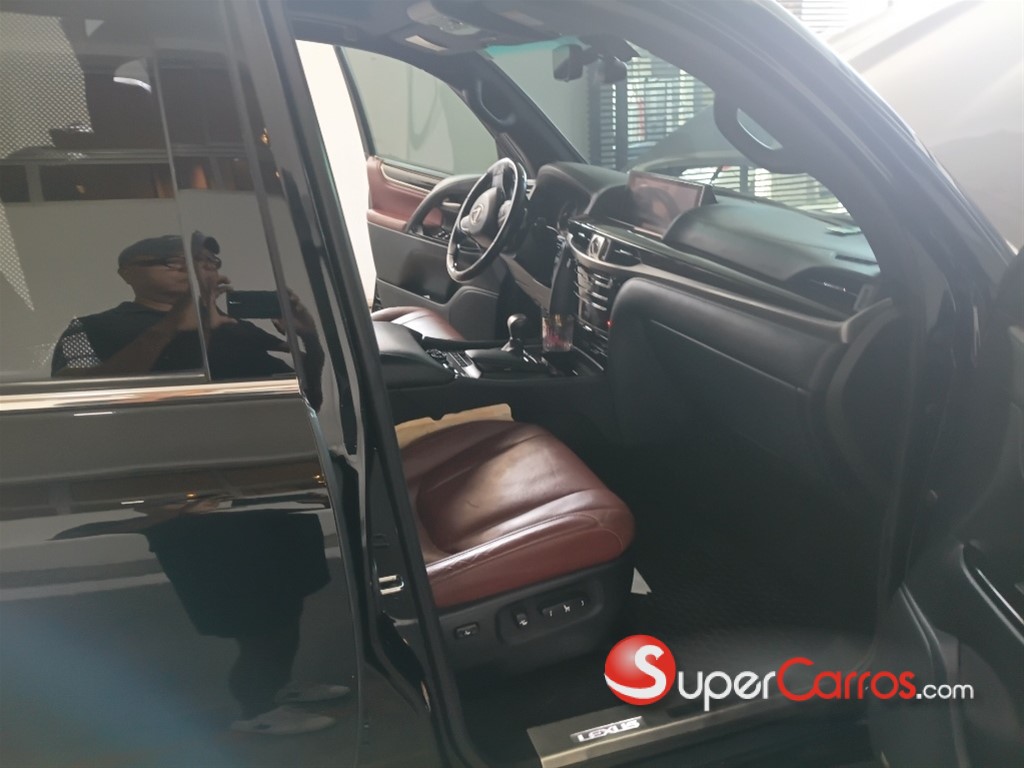 2020 Lexus LX 570 — foto 6 / 10