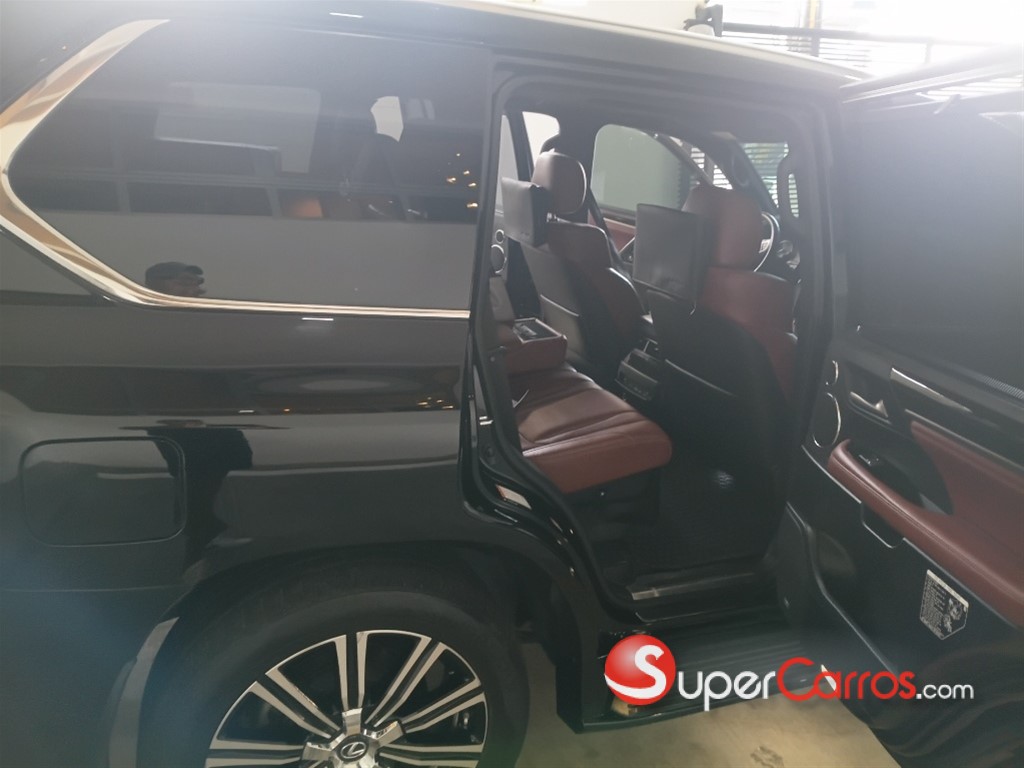2020 Lexus LX 570 — foto 7 / 10