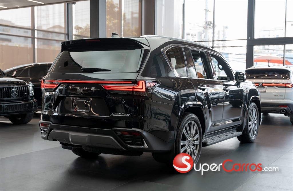 2025 Lexus LX 700 VIP — foto 8 / 12
