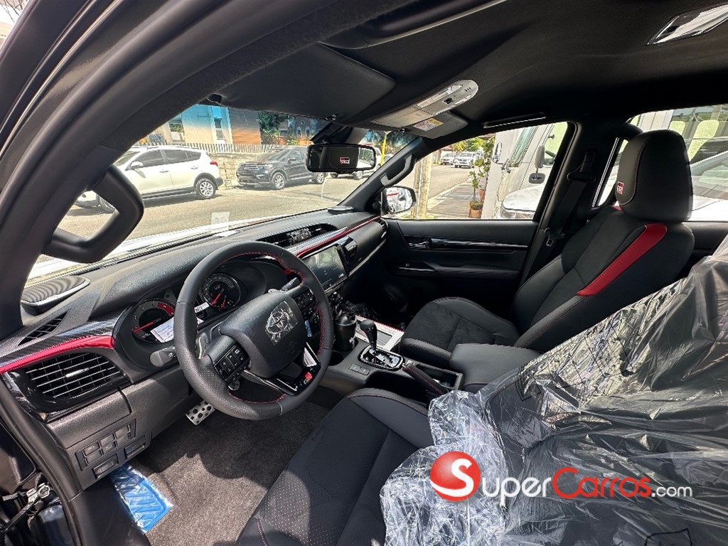 2027 Toyota Hilux GR Sport — foto 8 / 9