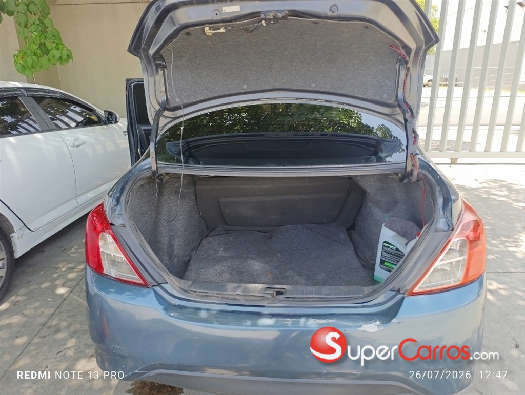 2017 Nissan Versa — foto 3 / 6
