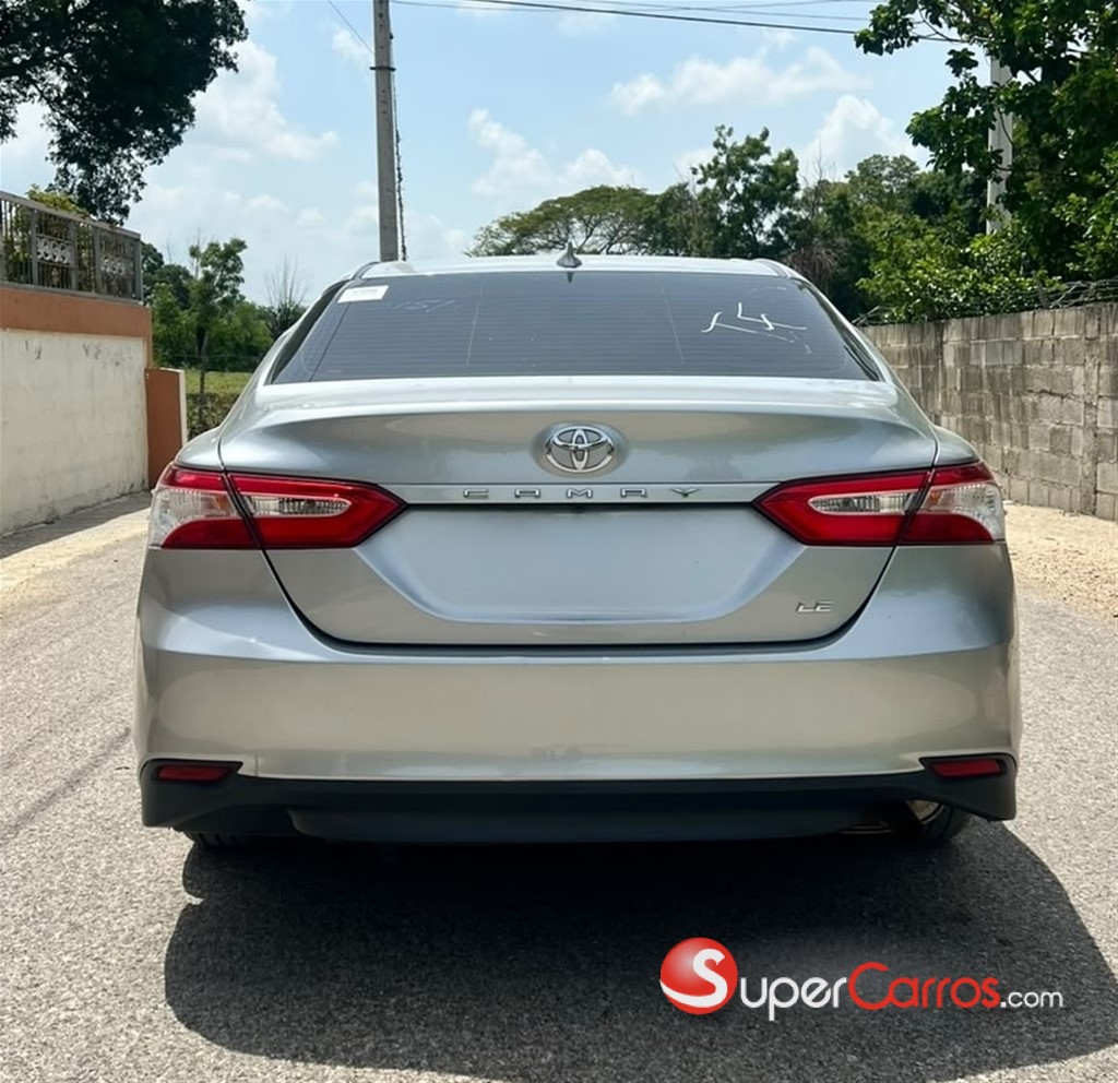 2020 Toyota Camry LE — foto 6 / 12