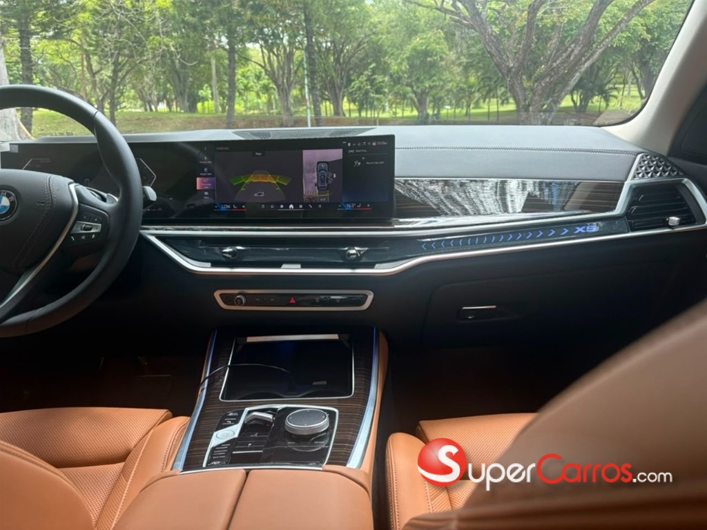 2025 BMW X 5 40i — foto 8 / 10