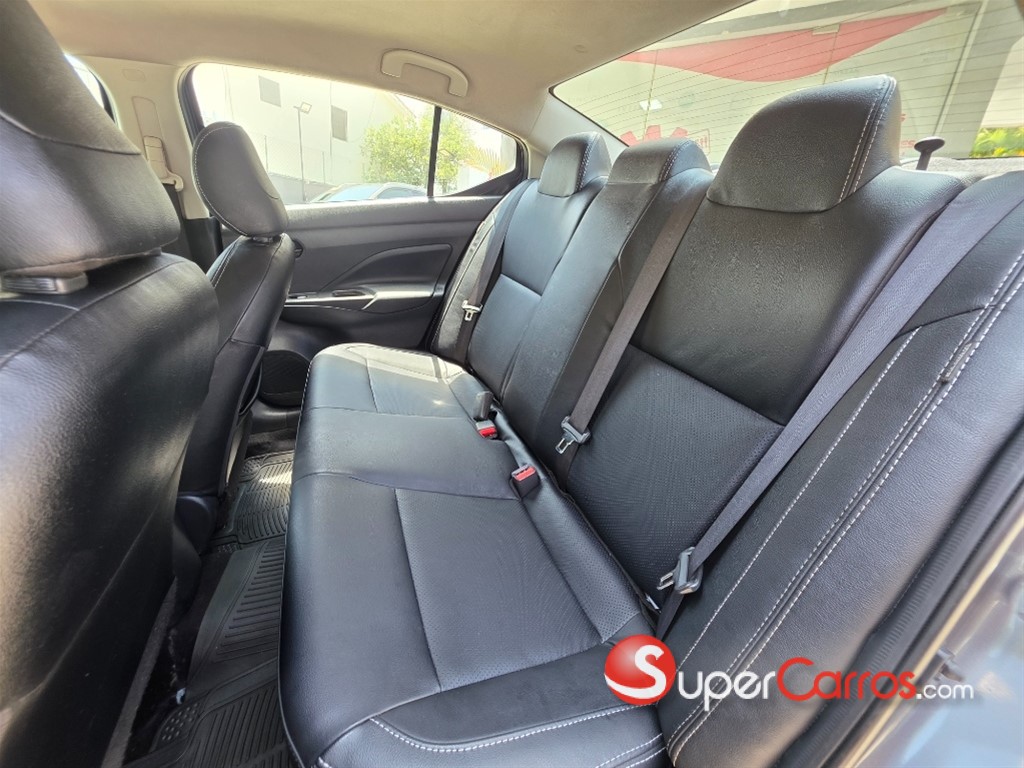 2020 Nissan Versa SV — foto 2 / 10