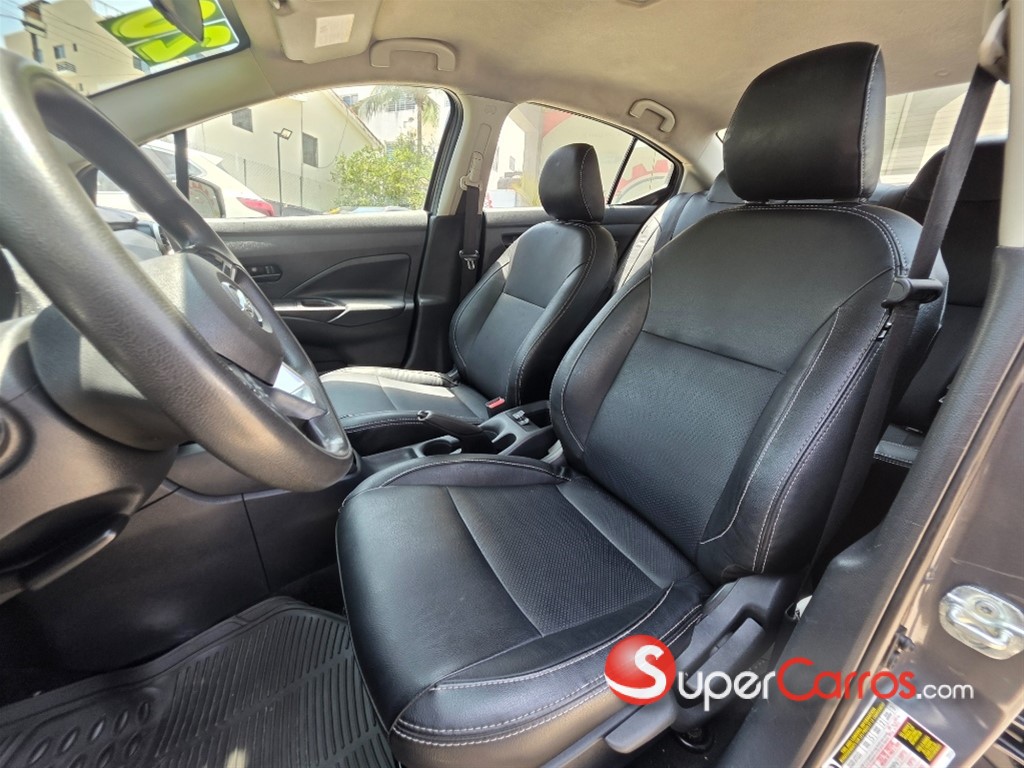 2020 Nissan Versa SV — foto 4 / 10