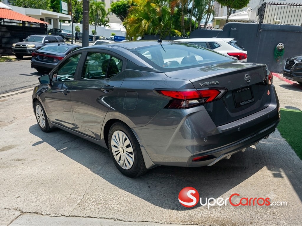 2020 Nissan Versa SV — foto 8 / 10