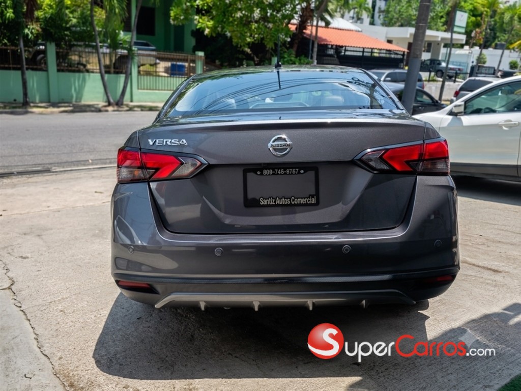 2020 Nissan Versa SV — foto 9 / 10