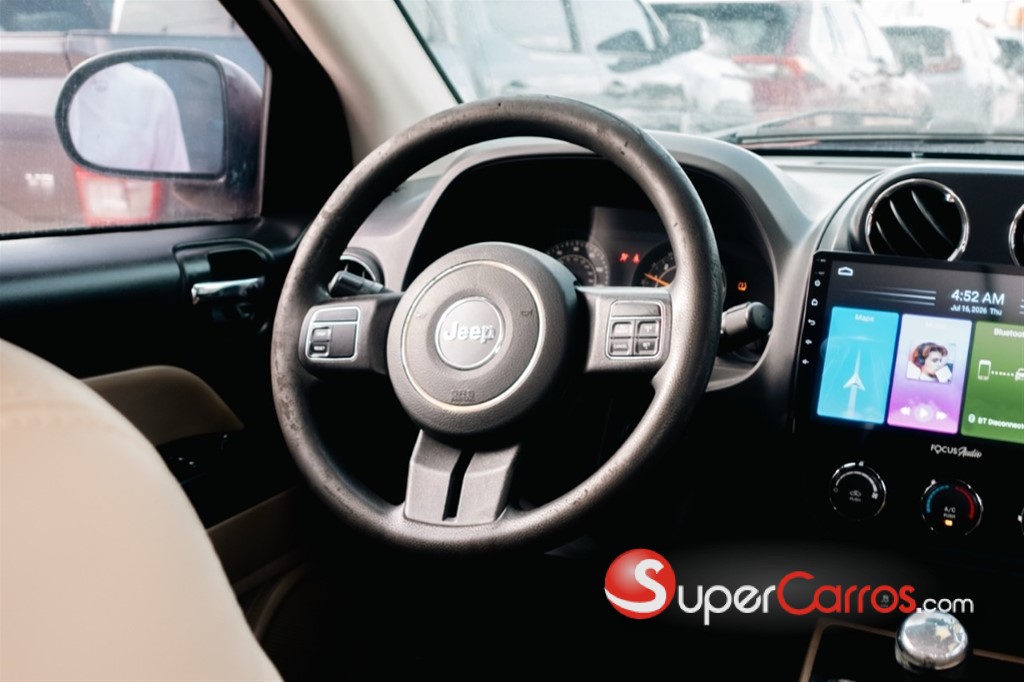2016 Jeep Compass — foto 8 / 12