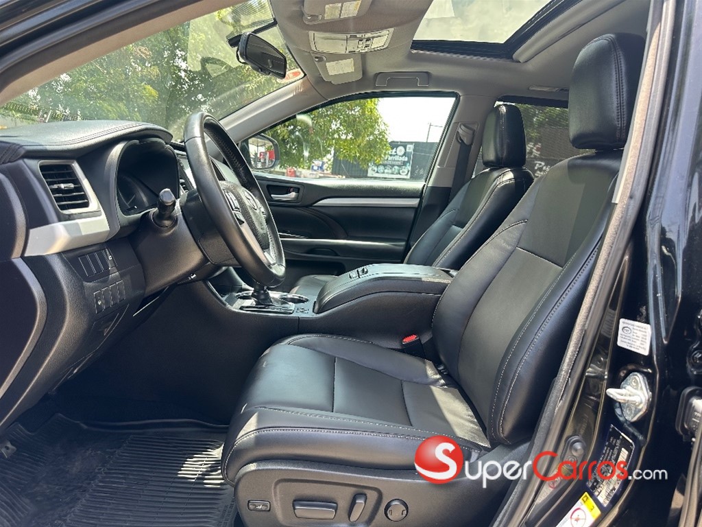 2016 Toyota Highlander XLE — foto 8 / 12