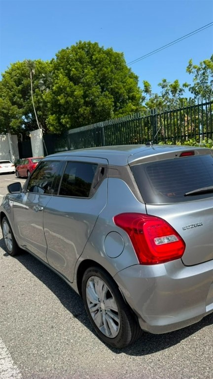 2018 Suzuki Swift — foto 6 / 12
