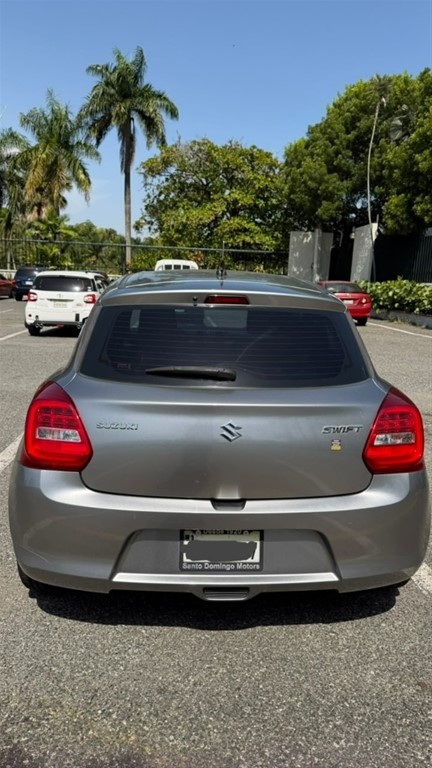 2018 Suzuki Swift — foto 8 / 12