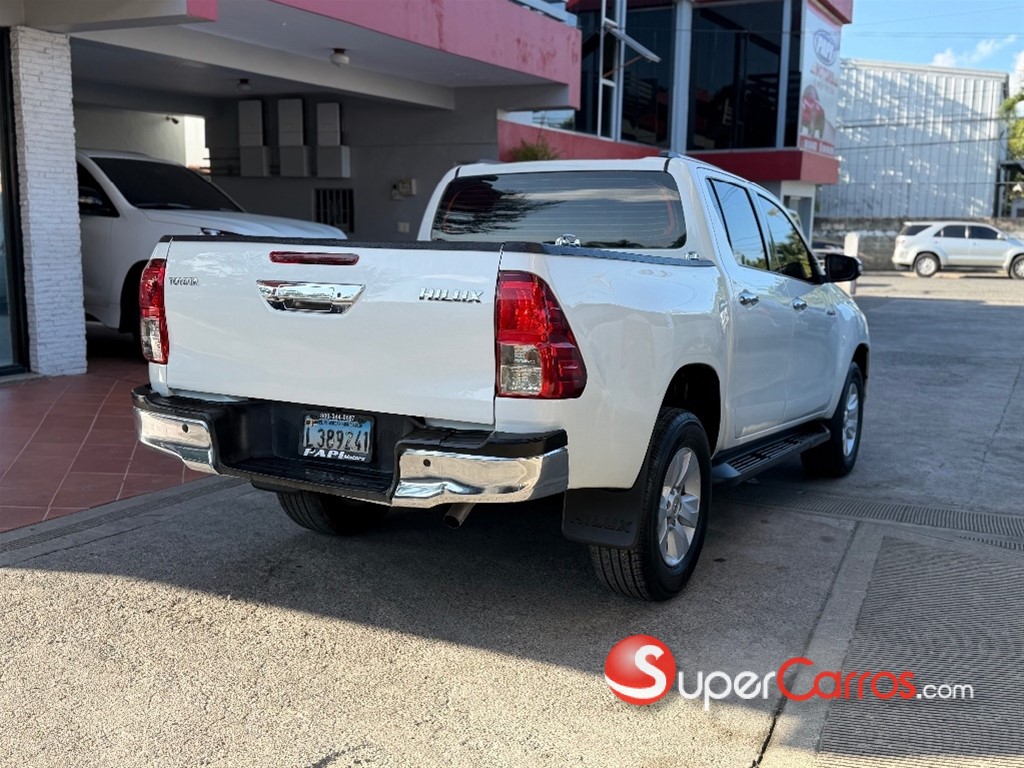 2018 Toyota Hilux SRV — foto 6 / 11