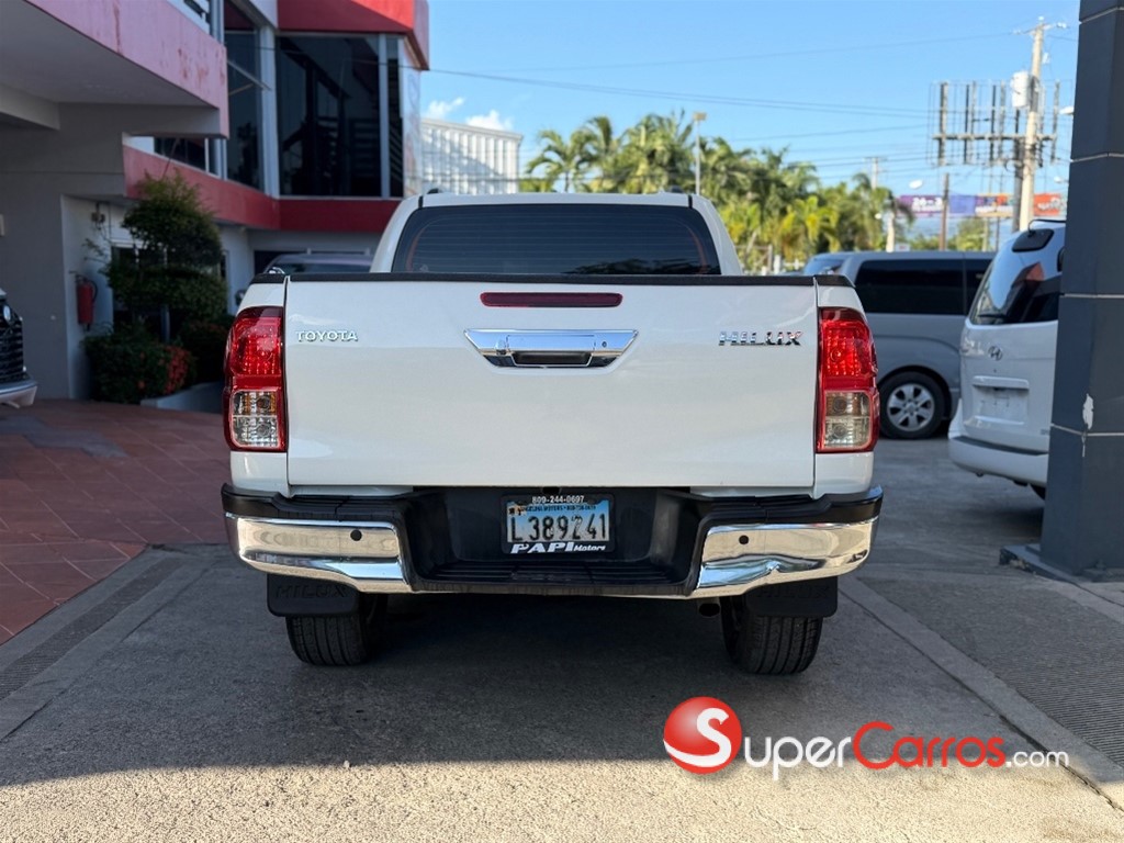 2018 Toyota Hilux SRV — foto 8 / 11