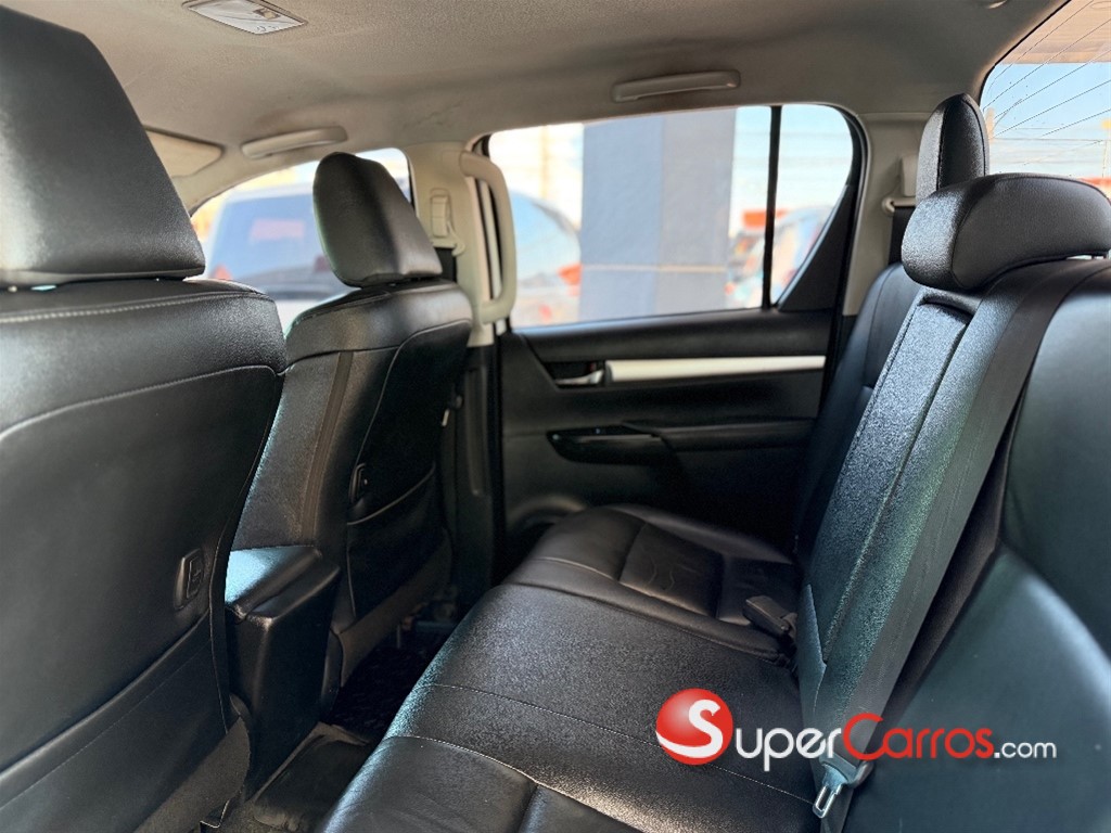 2018 Toyota Hilux SRV — foto 10 / 11