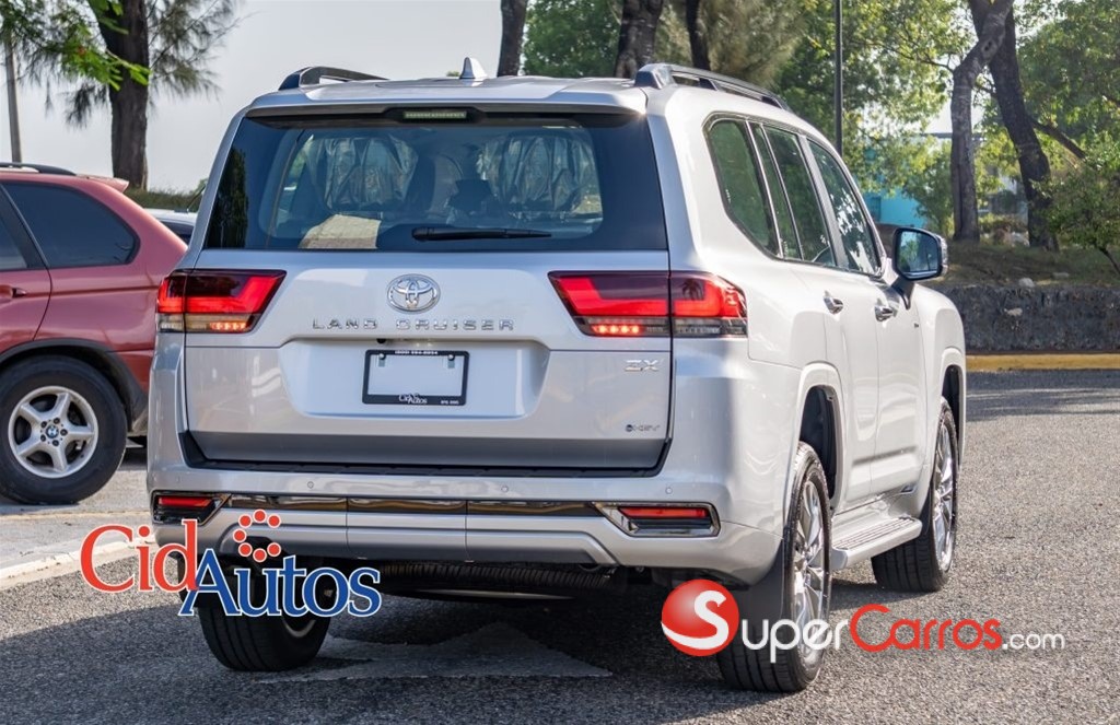 2027 Toyota Land Cruiser 300 — foto 3 / 12