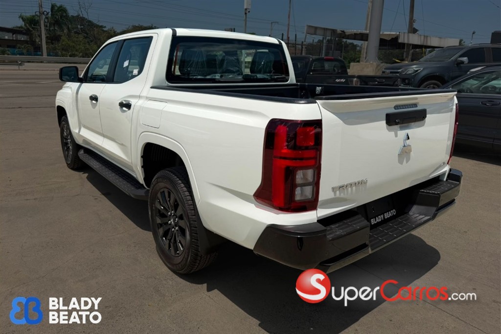 2027 Mitsubishi Motors L 200 Triton — foto 2 / 12