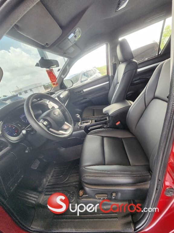 2020 Toyota Hilux SRV — foto 8 / 12