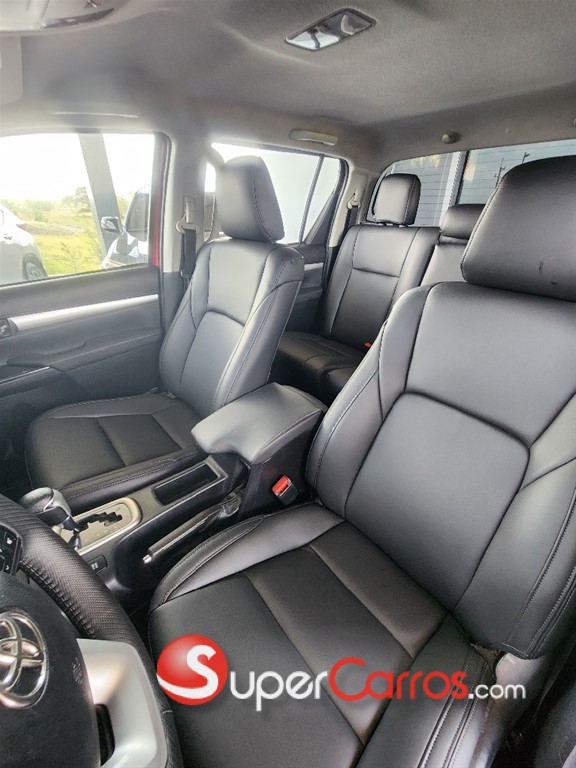 2020 Toyota Hilux SRV — foto 9 / 12