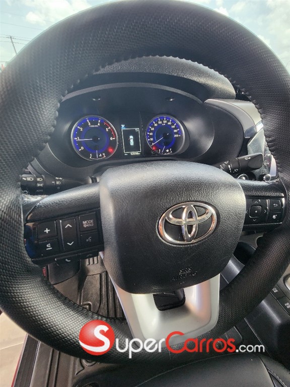 2020 Toyota Hilux SRV — foto 11 / 12
