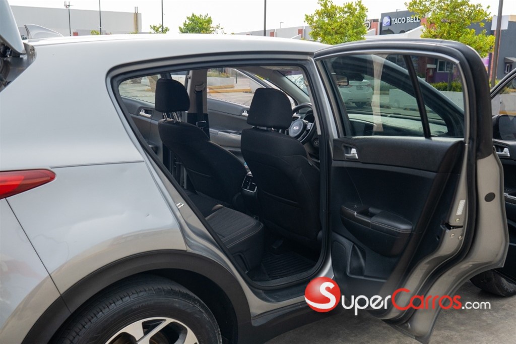 2021 Kia Sportage LX — foto 8 / 12