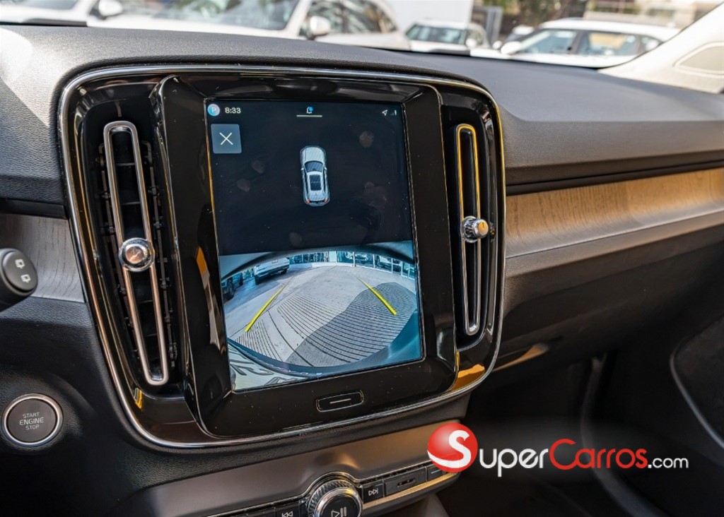 2023 Volvo XC40 Plus B4 — foto 2 / 9