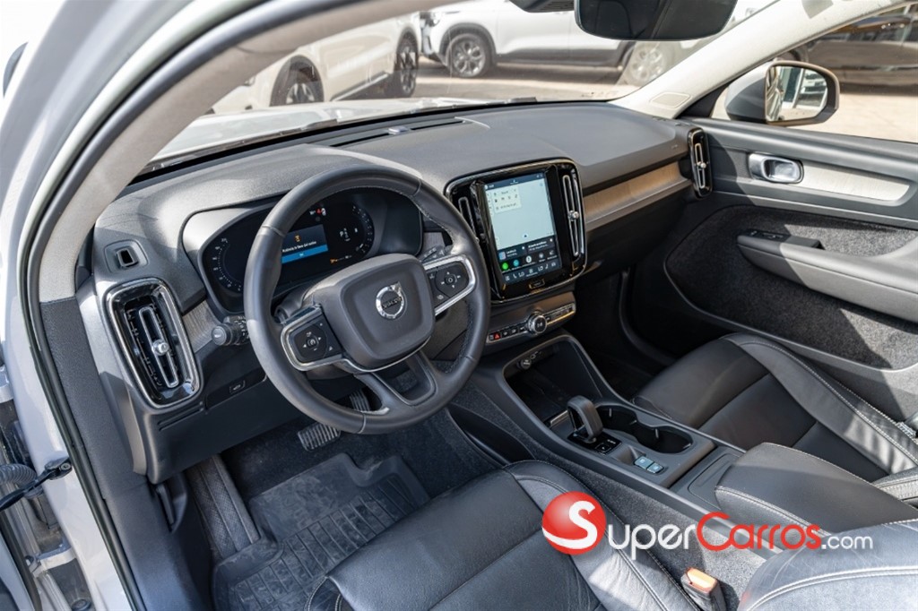 2023 Volvo XC40 Plus B4 — foto 3 / 9
