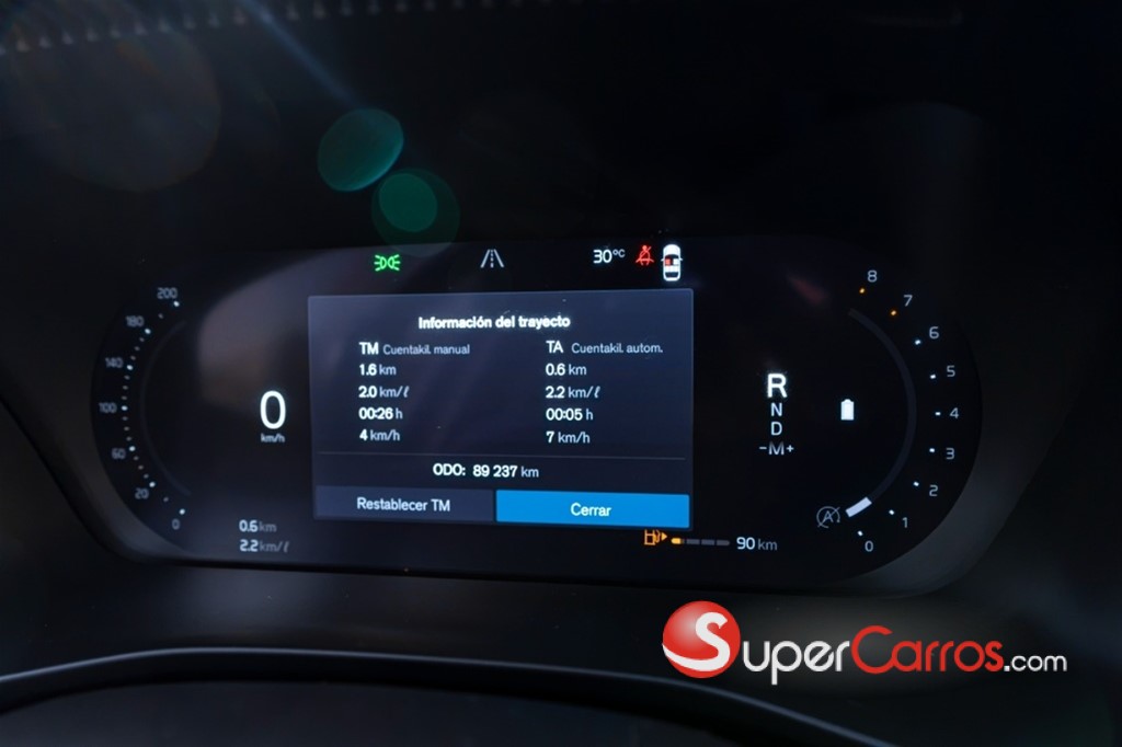 2023 Volvo XC40 Plus B4 — foto 4 / 9
