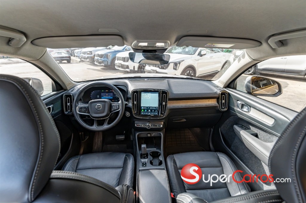 2023 Volvo XC40 Plus B4 — foto 6 / 9