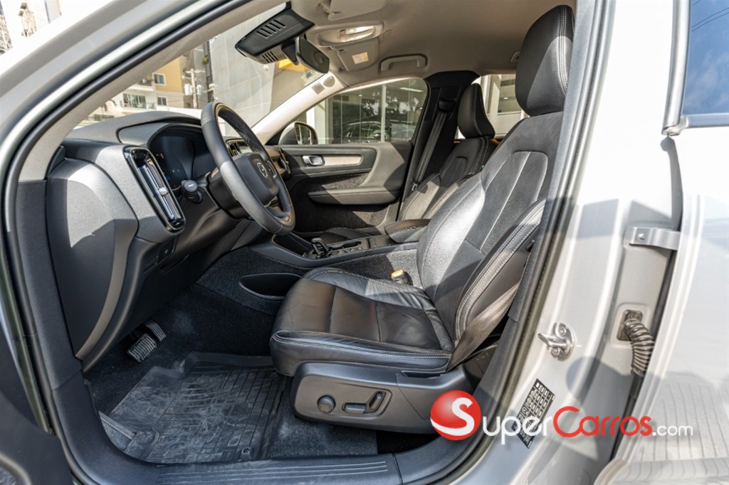 2023 Volvo XC40 Plus B4 — foto 7 / 9