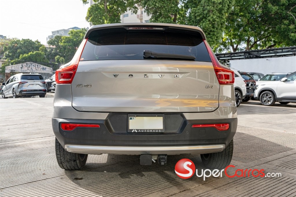 2023 Volvo XC40 Plus B4 — foto 8 / 9
