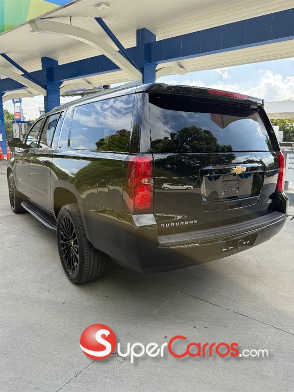 2020 Chevrolet Suburban LT — foto 3 / 12