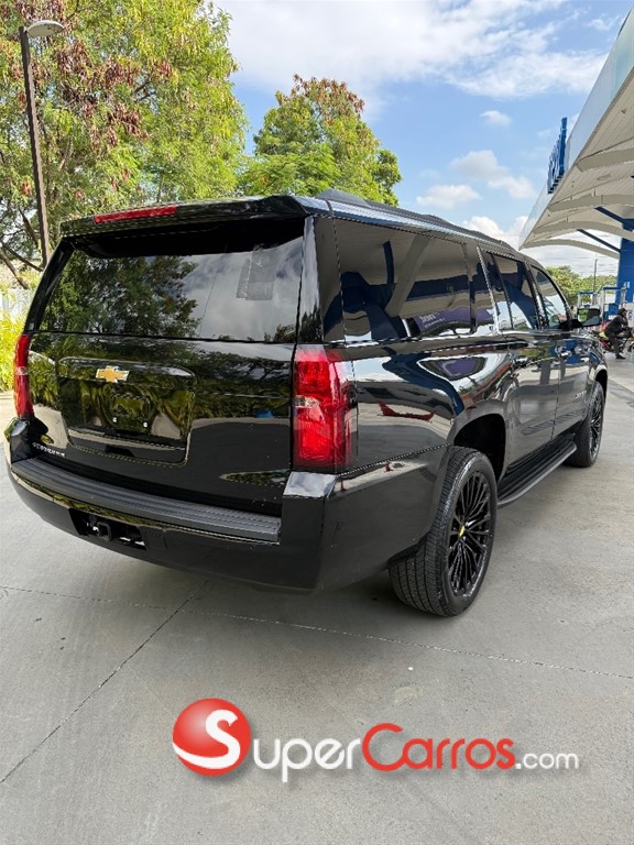 2020 Chevrolet Suburban LT — foto 4 / 12