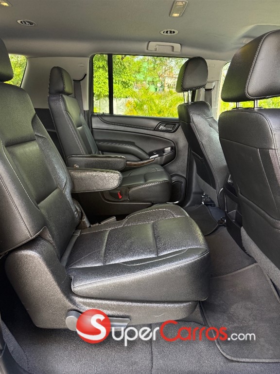 2020 Chevrolet Suburban LT — foto 8 / 12