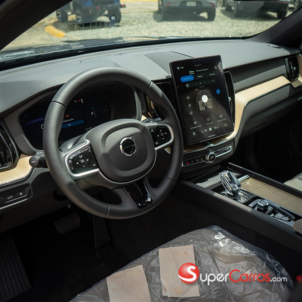 2026 Volvo XC60 T8 Core — foto 5 / 9