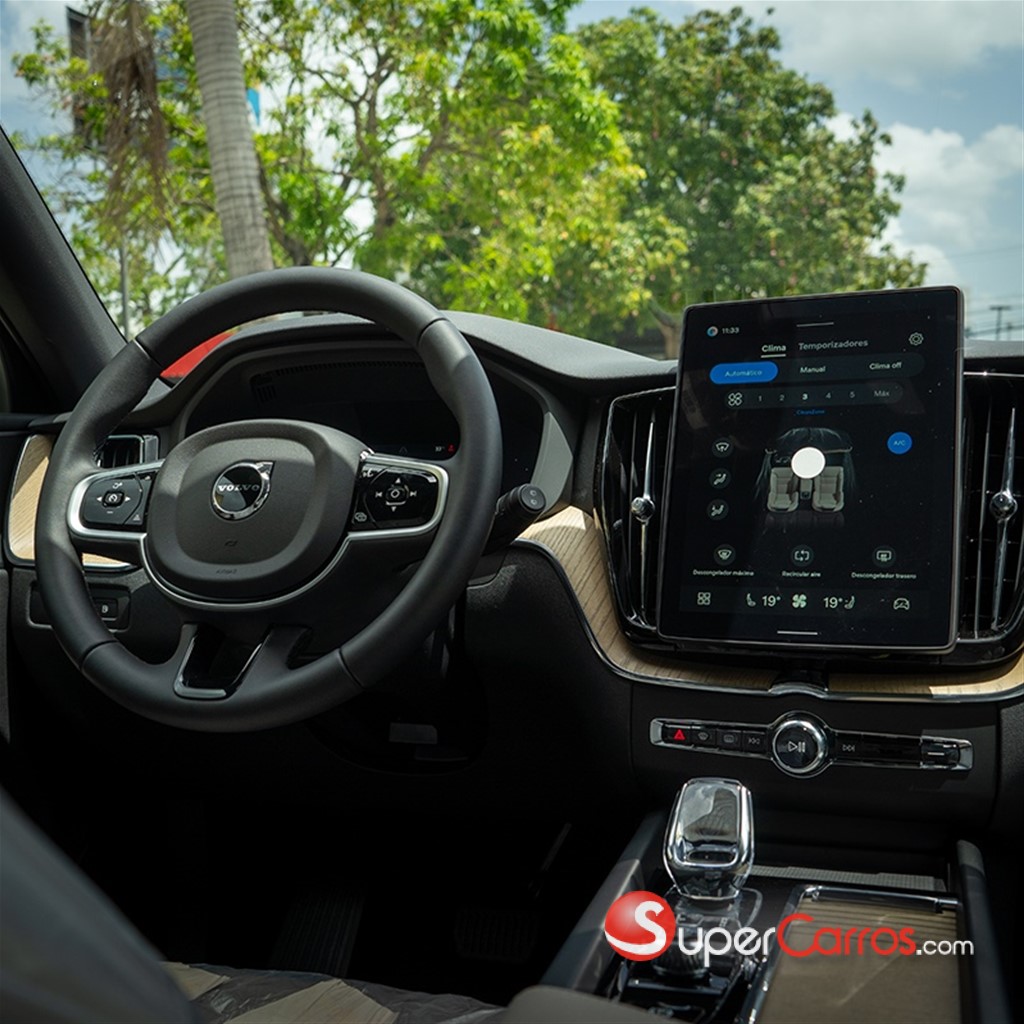 2026 Volvo XC60 T8 Core — foto 6 / 9