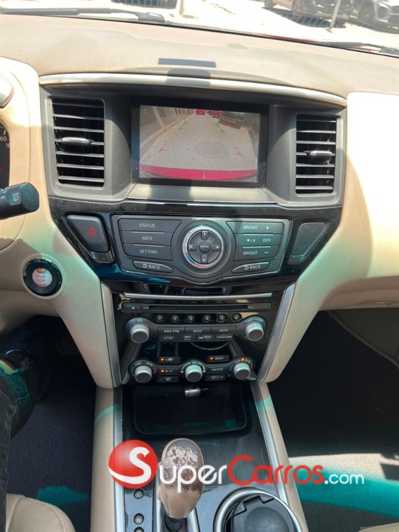 2015 Nissan Pathfinder — foto 6 / 12