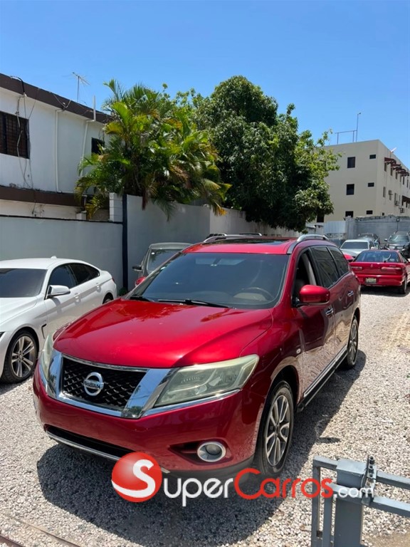 2015 Nissan Pathfinder — foto 11 / 12
