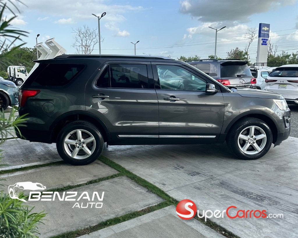 2016 Ford Explorer XLT — foto 4 / 10