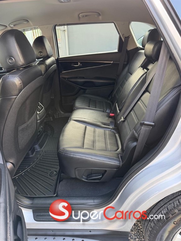 2020 Kia Sorento LX — foto 8 / 11